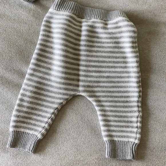 Gender Neutral Knit Sweater and Pant Set for Baby - Picture 4 of 6